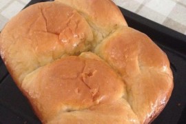 柏翠面包机初试奶香面包的做法