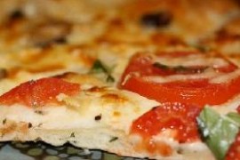 西红柿罗勒披萨的做法