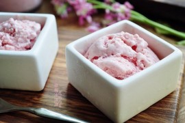 草莓冰淇淋的做法 夏天不用再买哈根达斯了
