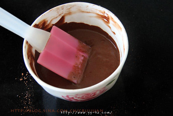 完美巧克力海绵蛋糕（新手版解决消泡问题）的做法 步骤13