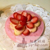 超简单的草莓慕斯蛋糕的做法图解3