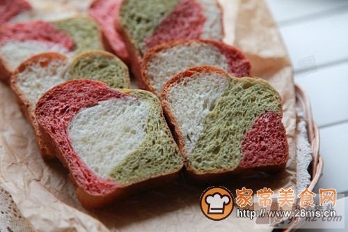 不用色素依旧做出色泽艳丽的美味面包的做法