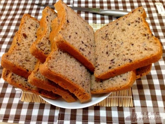 养生紫米红糖面包～柔软法式面包机版的做法