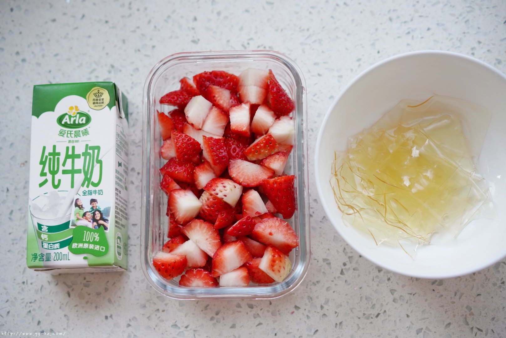 草莓牛奶冻的做法 步骤3