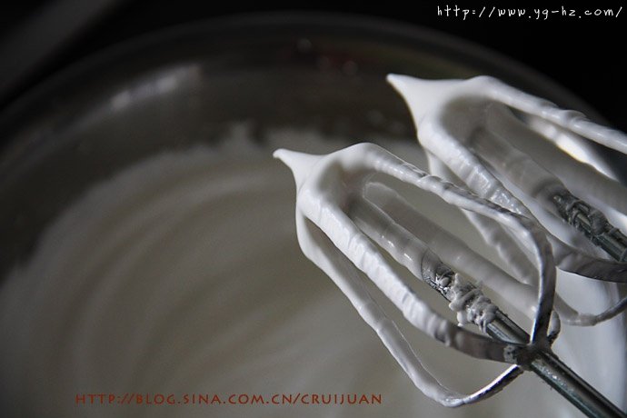 不易消泡的日式方法，可可海绵蛋糕百战宝典的做法 步骤5