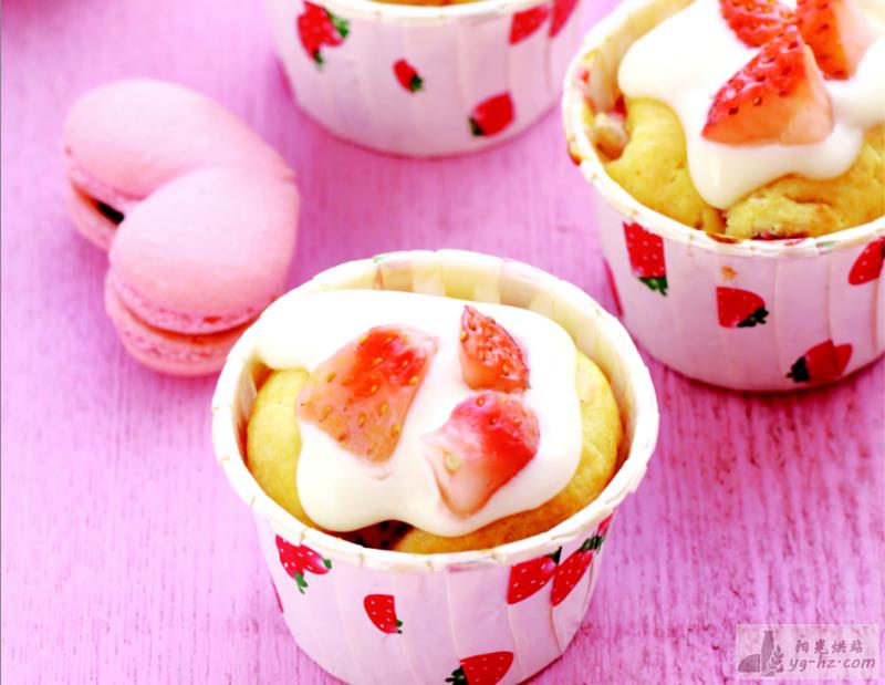 草莓酸奶油小蛋糕的做法