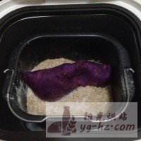 紫薯豌豆黄面包的做法图解1