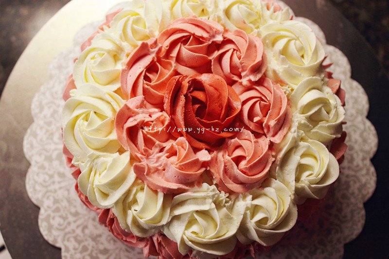 yellow cake蛋糕胚和渐变玫瑰花裱花方法的做法 步骤9