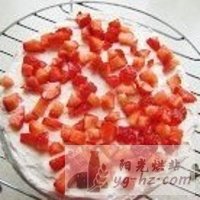 草莓芒果奶油蛋糕的做法图解8
