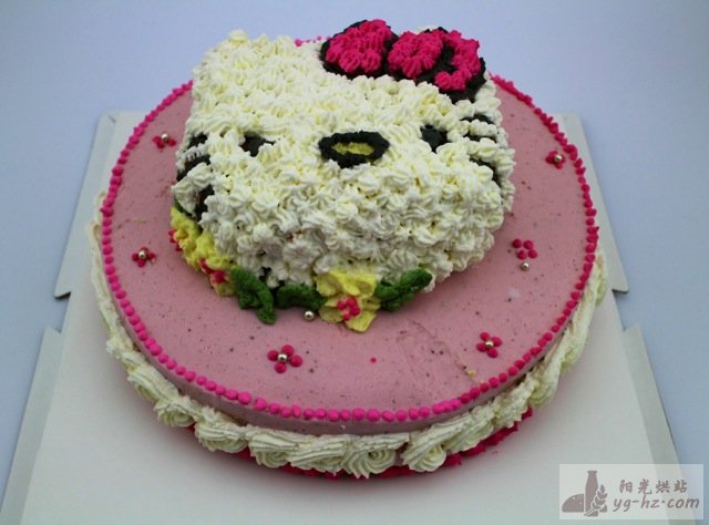 Hello Kitty裱花蛋糕的做法