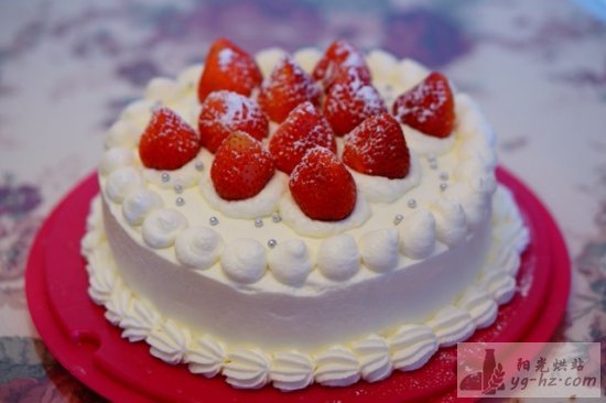 草莓戚风奶油蛋糕（8寸）的做法