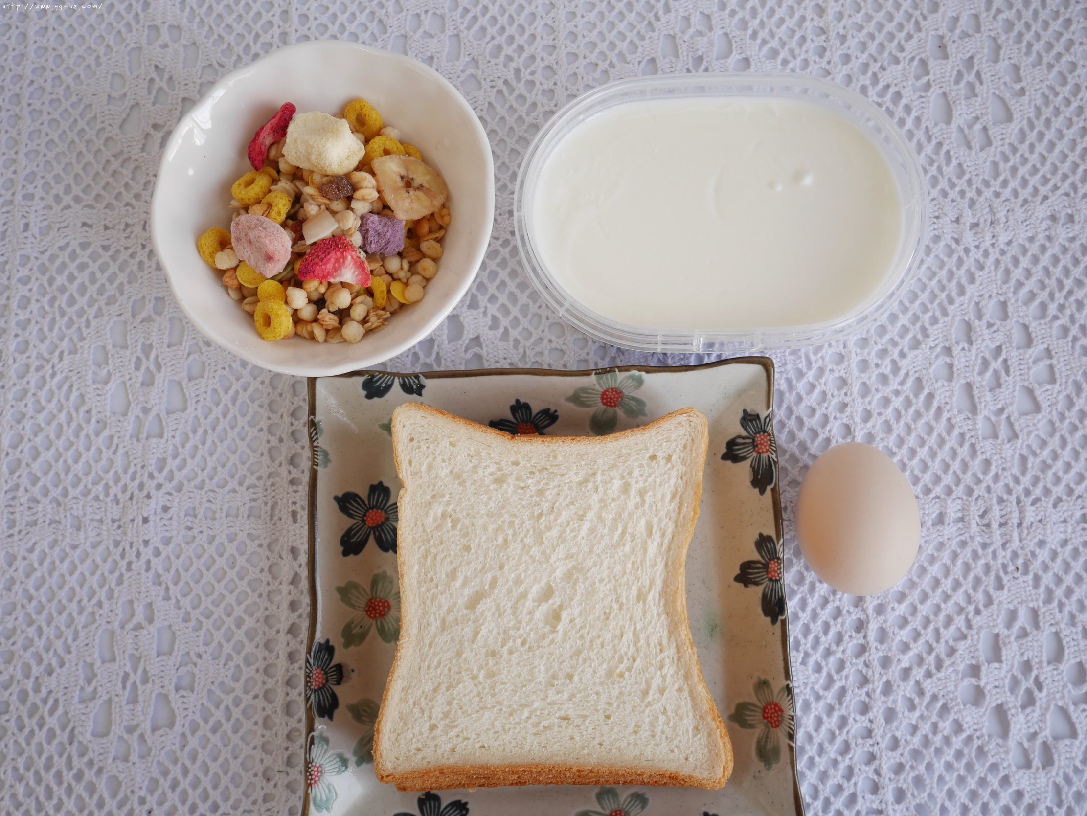 5分钟快手早餐酸奶吐司卷低脂不胖的做法 步骤1