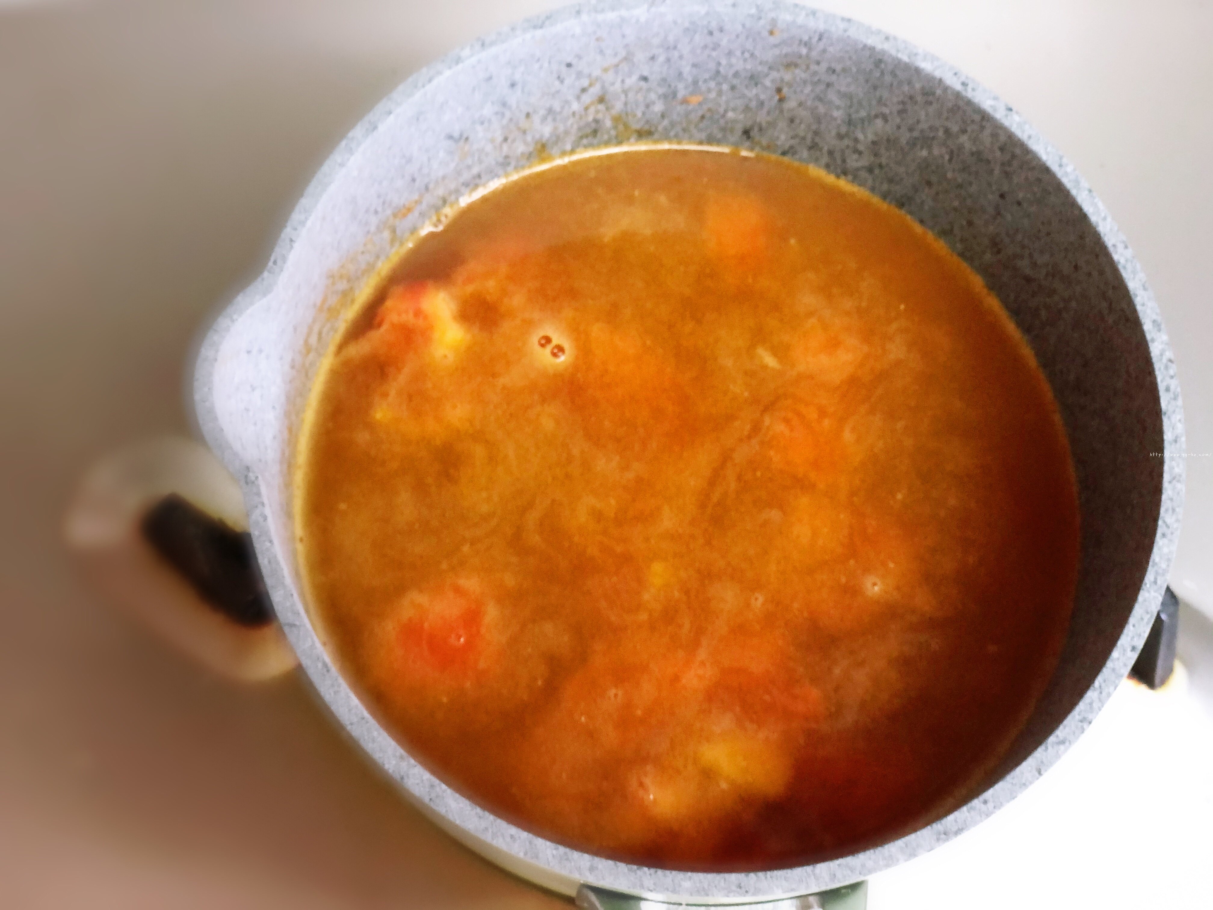 超好吃的西红柿浓汤泡面的做法 步骤3