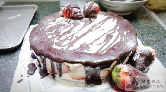 草莓慕斯生日蛋糕的做法