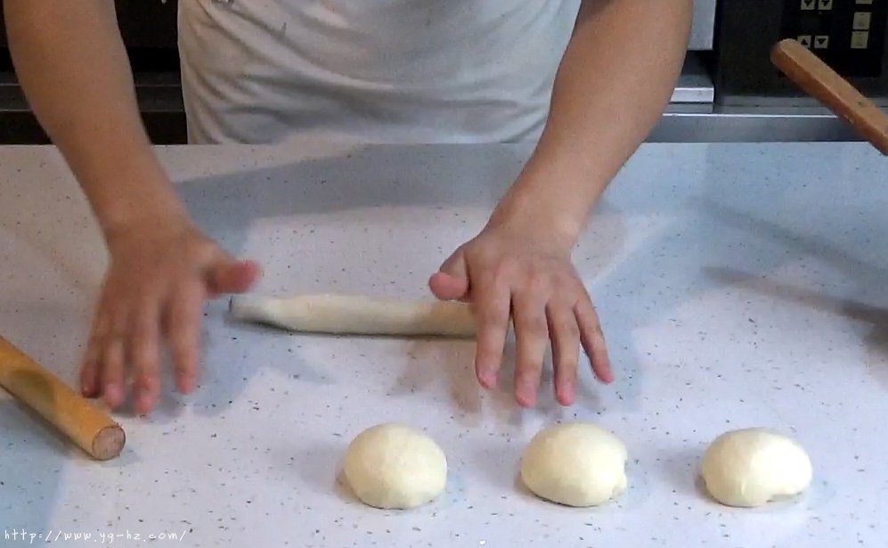 超香浓 紫薯辫子面包的做法 步骤5