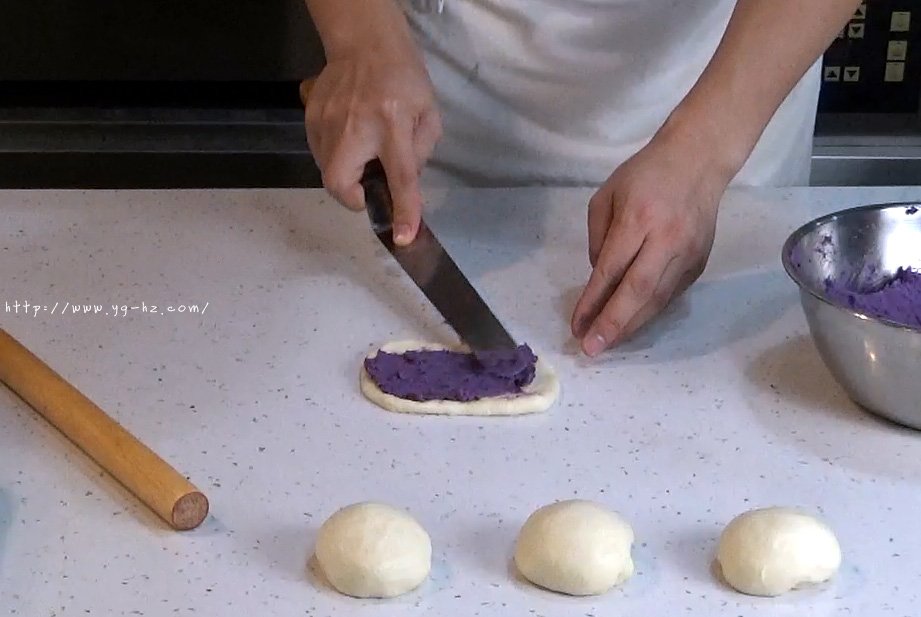 超香浓 紫薯辫子面包的做法 步骤4