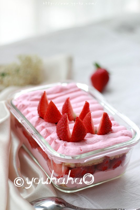 超简单的懒人蛋糕--草莓盒子蛋糕