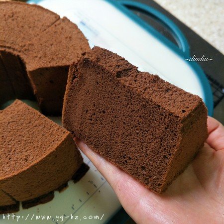 不消泡的可可巧克力戚风蛋糕的做法 步骤21