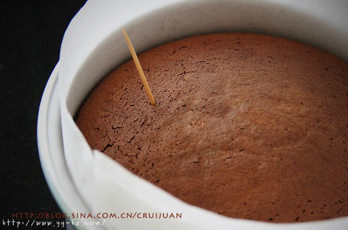 完美巧克力海绵蛋糕（新手版解决消泡问题）的做法 步骤17