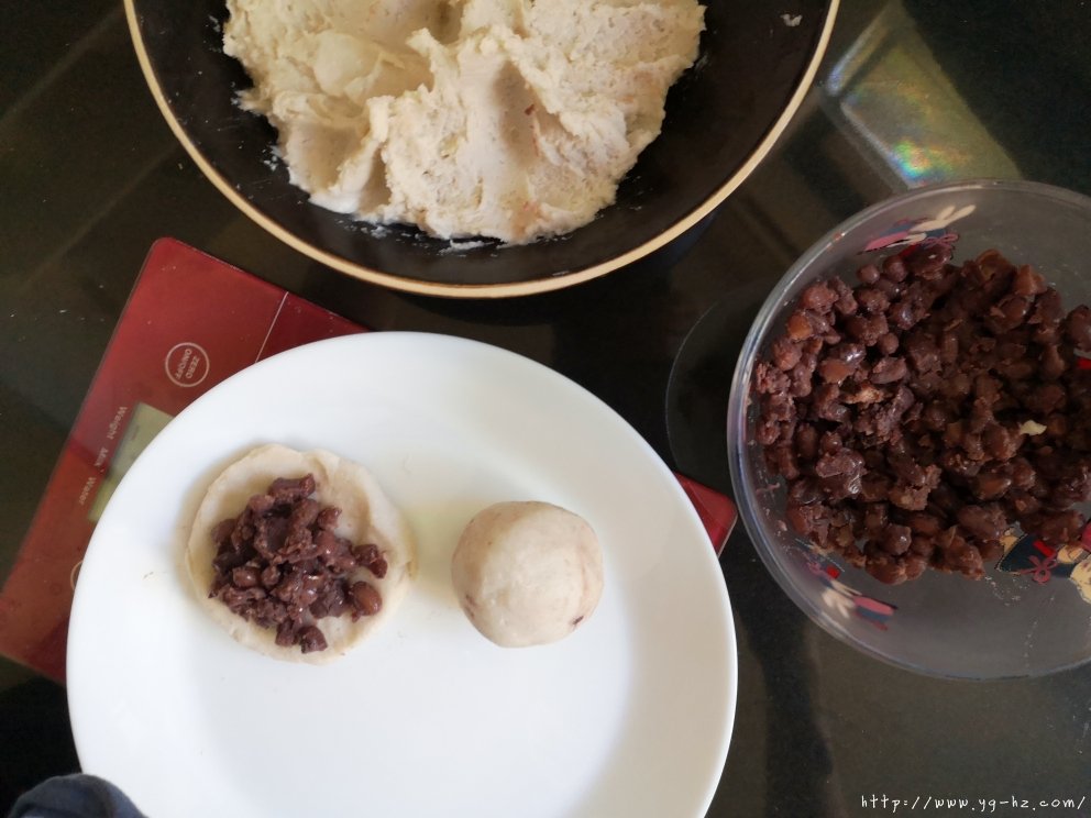 中种芋泥红豆软面包（多图详解手揉面团）的做法 步骤14